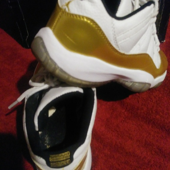 Air Jordan Retro 11 Low Closing Ceremony Gold - Picture 2 of 8